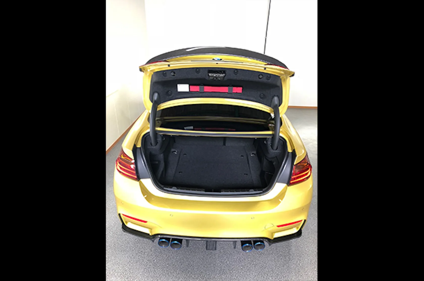 BMW M4 COUPE
