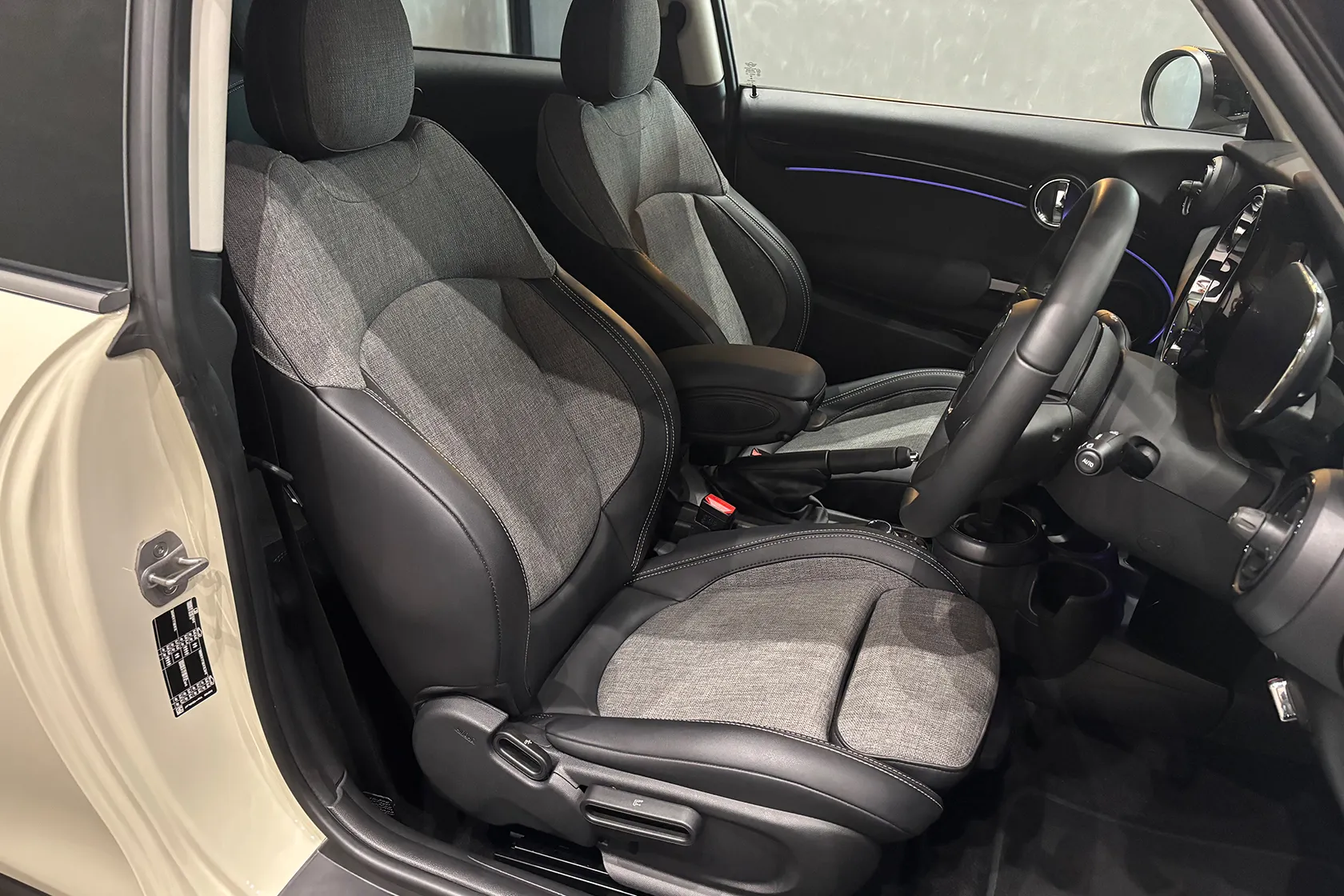 MINI COOPER S 3ドア プレミアムプラスパッケージ